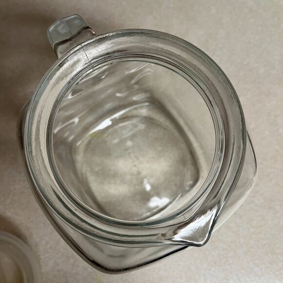 Bormioli Rocco 68 oz. Frigoverre Glass Pitcher with Locking Lid Milk Tea Water - Picture 9 of 10